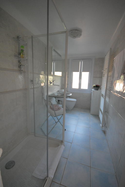 Mas Des Kardouons Bed & Breakfast Tourrettes-sur-Loup Phòng bức ảnh