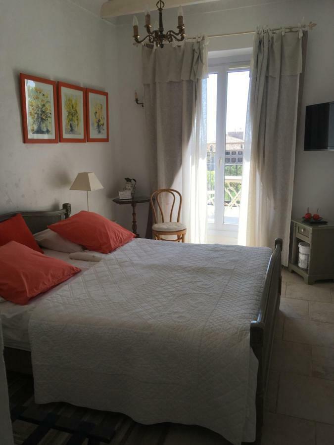 Mas Des Kardouons Bed & Breakfast Tourrettes-sur-Loup Ngoại thất bức ảnh