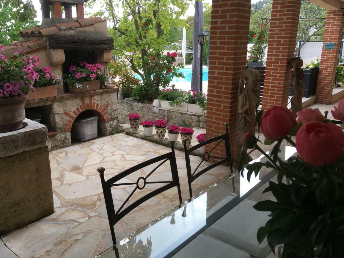 Mas Des Kardouons Bed & Breakfast Tourrettes-sur-Loup Ngoại thất bức ảnh